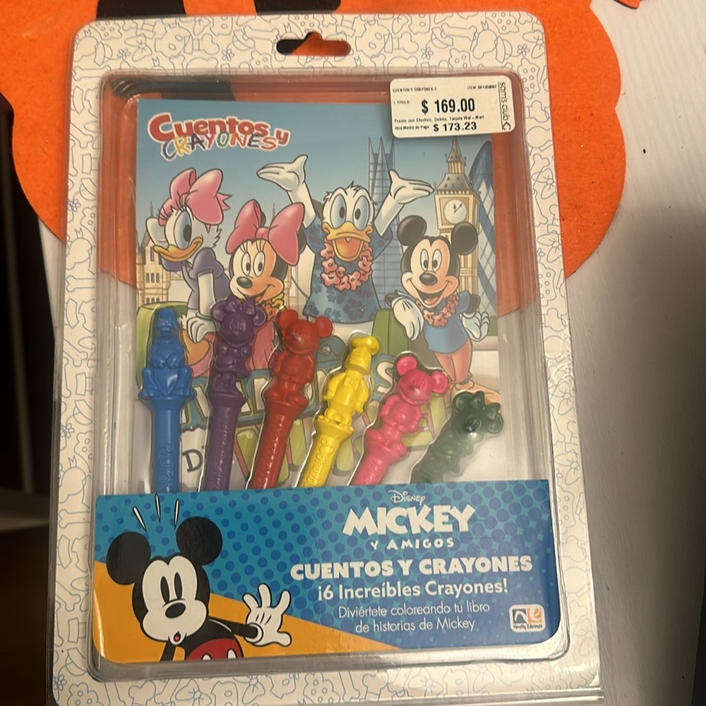 Disney México Coloring Kit - Picture 2 of 5